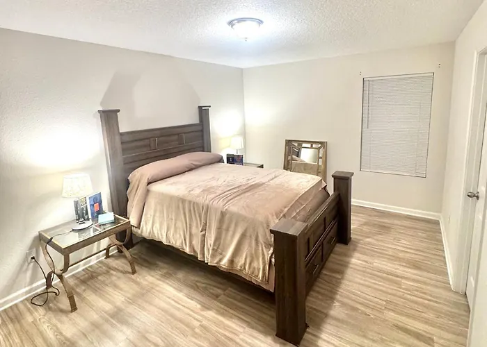 Cozy 3 Bed Home 5 Mins To Jax Airport & Zoo