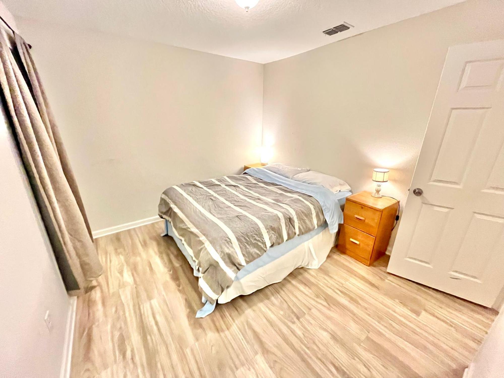 Share By Month Cozy 3 Bed 5 Mins To Jax Airport & Zoo Apartment Jacksonville